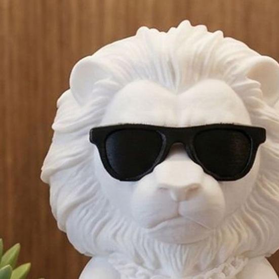 3D Printed Lion Figurine Funny Cool Lion Statue with Sunglasses Collectible Desktop Ornament for Home Office Executive Desk Decor