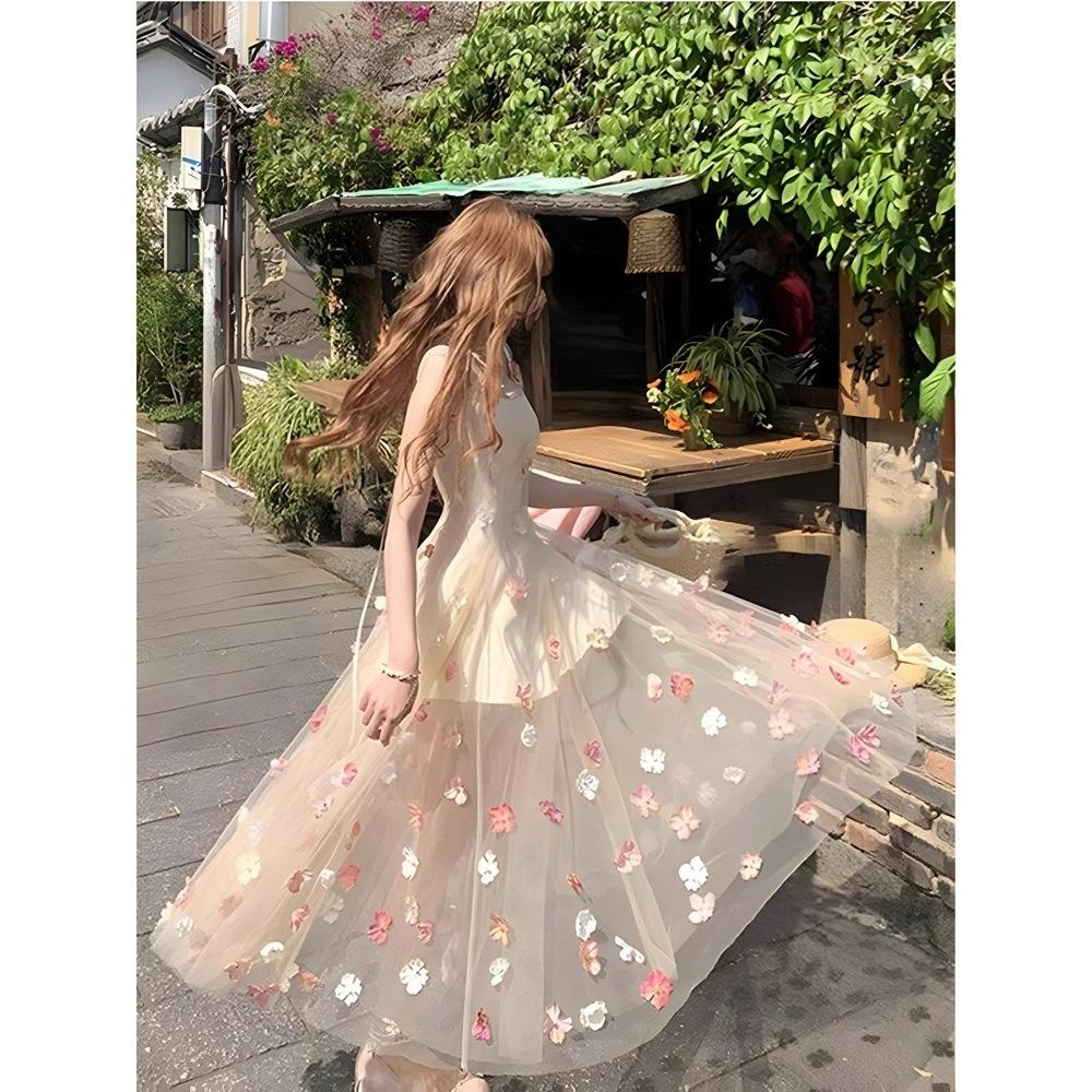 Französisches süßes Design dreidimensionale Blume Mesh Trägerkleid Weiblichkeit Urlaubsstil Prinzessin flauschiges Kleid