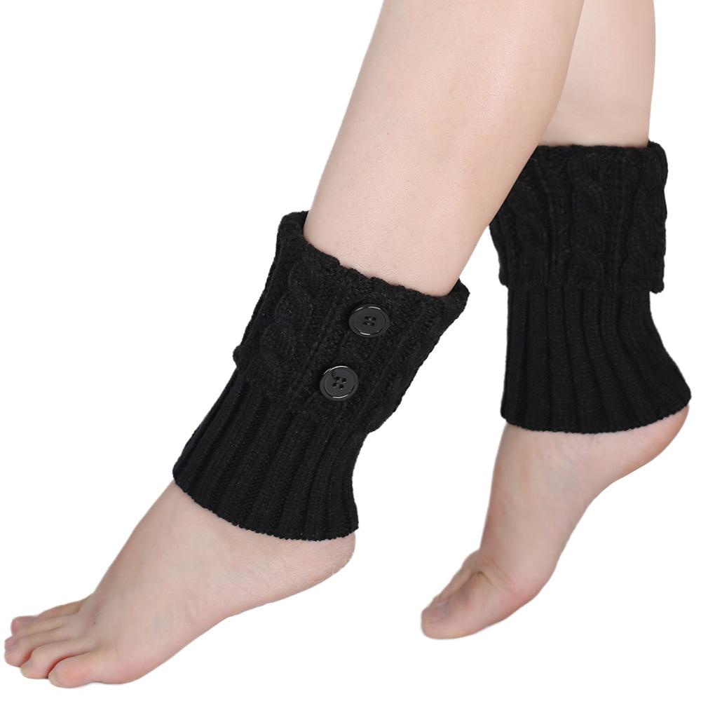 Dicke Wollsocken mit gedrehten Knöpfen für Zehenschoner und kurze Stiefelstulpen für winterliche Wärme