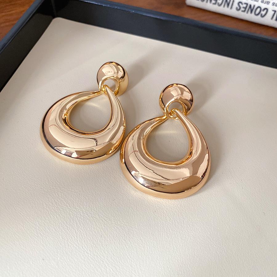 

European and American metal geometric exaggerated stud earrings niche design earrings new popular high-end earrings