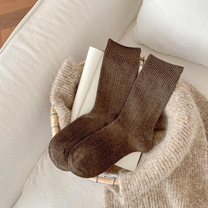 

Полосатые Высококачественные Однотонные Носки до середины икры Простого Стиля Универсальные Высокий Шов Противоскользящие и Не скатывающиеся Носки-Пиле 1 pair темный кофе