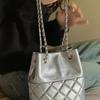 Esta Bolsa Balde de Corrente de Alta Qualidade é uma Bolsa Transversal de Ombro Único Versátil para o Deslocamento Fashion Feminino