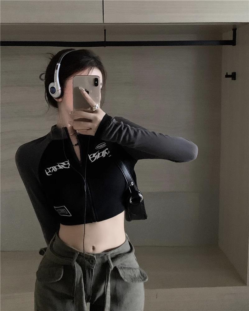 Retro dámská bunda se stojáčkem na zip a slim tričko s dlouhým rukávem a vysokým pasem na jaro/podzim 2024