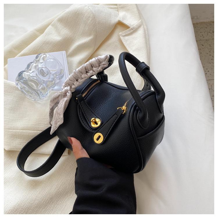 

Tide сумка подмышку женская высококлассная модная сумка через плечо нишевая повседневная сумка-подушка женская чёрный