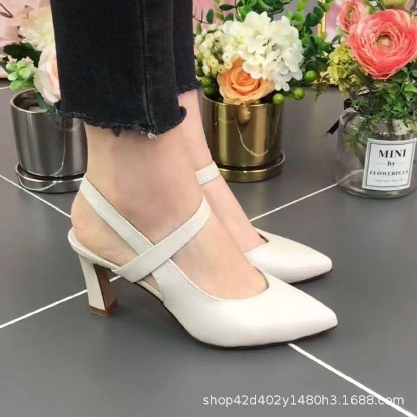 

Soft leather bag head high-heeled sandals women s 2025 summer new one-word buckle pointed head thin heel empty cool single shoes 34 бежевый