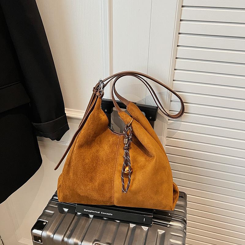 Retro Design Sense Niche Tote Bag Women's Solid Color New Winter Large-capacity Messenger Bag Versatile Commuter Bag