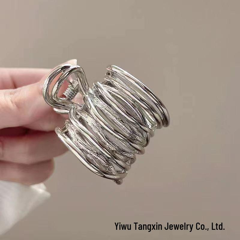 

2024 Элегантная коллекция зажимов для высокого хвоста: Дизайн с жемчужной розой, белым лотосом и кисточкой