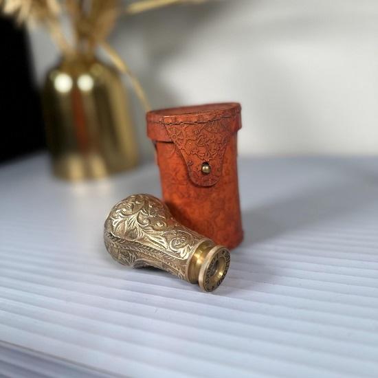 Telescop din alamă formă cilindrică gravat nautic pirat binoclu cu cutie maro din piele telescop funcțional