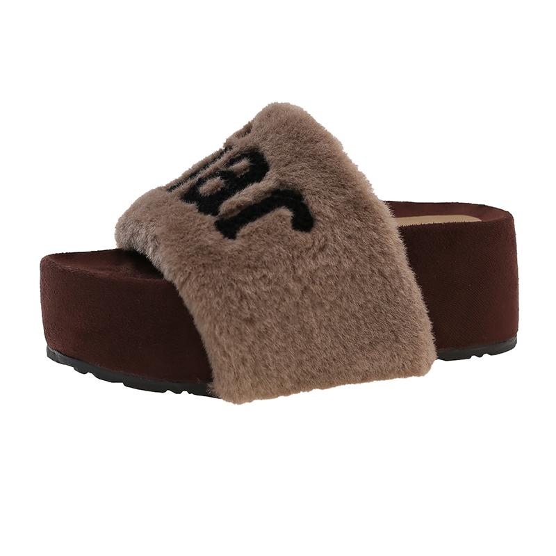 

Мода 2025 Новые Высококачественные Женские Модные Универсальные Шлепанцы на Толстой Подошве и Высоком Каблуке с Флисом для Тепла Верхняя Одежда Зимой 40 хаки