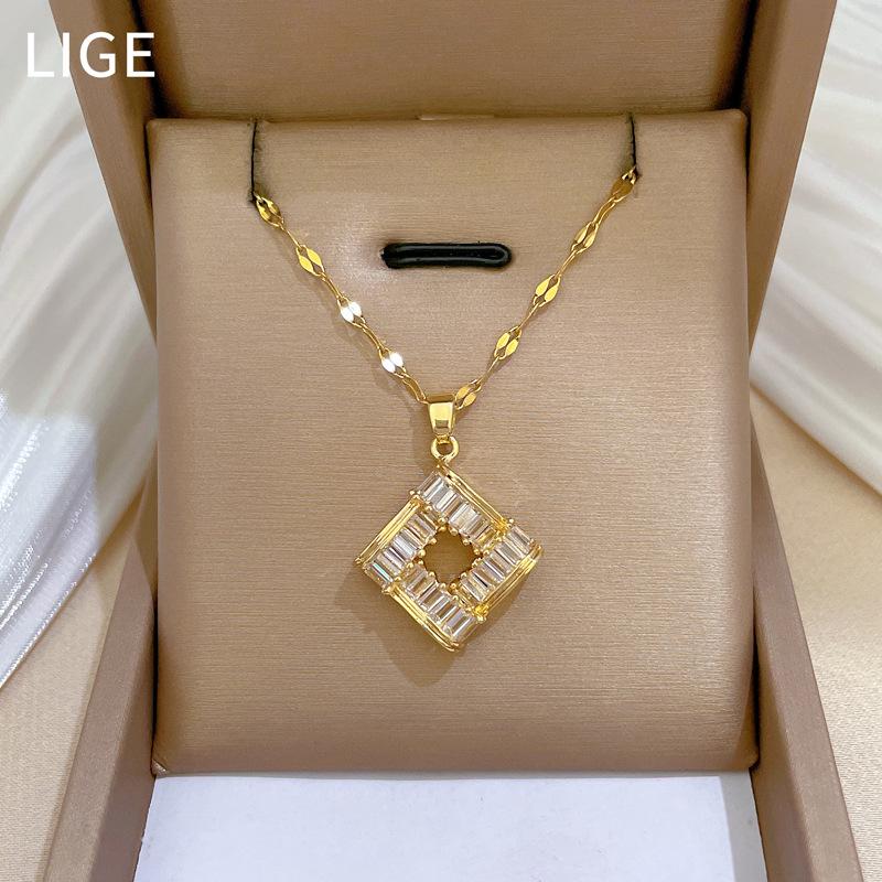 Titanium Steel Necklace & Earring Set: Luxurious Diamond Geometric Cube Design for Elegant Banquets