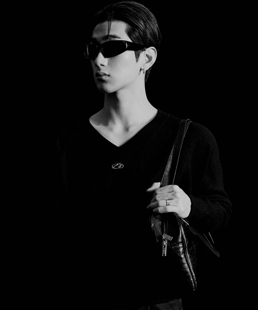 MORE THAN BLACK Logo V Crop Knit