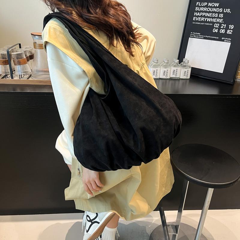 Korean large-capacity lazy wind tote bag women's niche design commuting leisure relaxation shoulder armpit bag