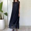 [YUANYUAN] Plissiertes Chiffonkleid, Ärmelloses Kleid, Sommerkleid, Langes Kleid, Klebeband am Hals, Ärmellos, Mit Gürtel, Gefüttert, Schwarz, Maxilänge, Lässig, Entspannt