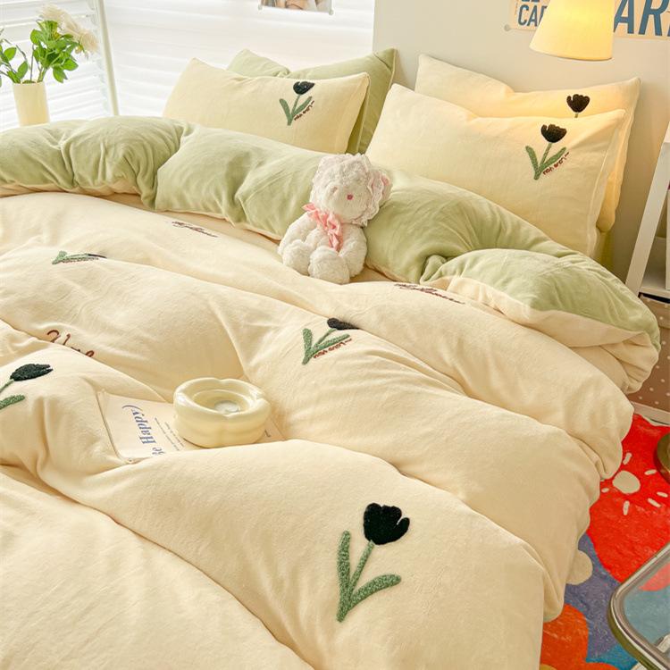 Set mic din patru piese din catifea cu lapte proaspăt îngroșat de iarnă, din catifea coral, brodat cald, din catifea pe două fețe, set din trei piese