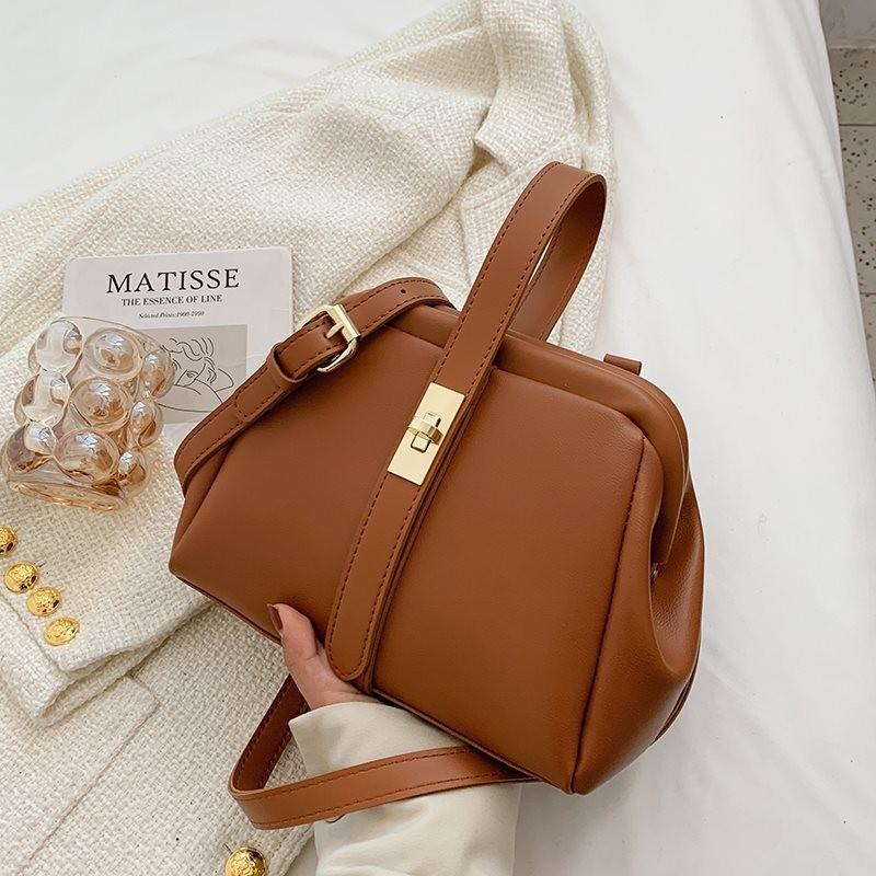 Elegant Vintage Shoulder Bag For Women Featuring Unique Saddle Shape Soft Material