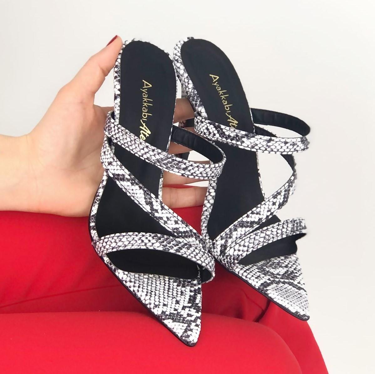 

Женские модные тапочки на каблуке со змеиным рисунком ручной работы