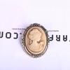 Z20 Retro Queen Portrait Beauty Brooch: Elegant Alloy Pin for Clothing