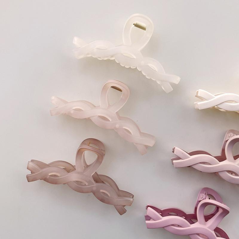 Elegant Retro Geometric Frosted Hair Clip Colorful And Unique Hair Claw For Girls