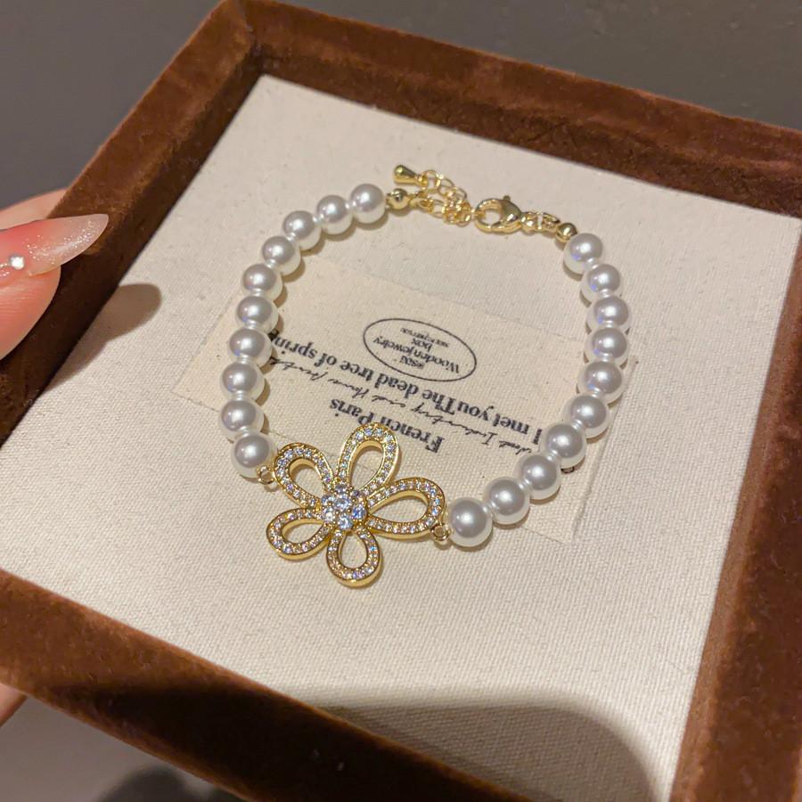 Elegant Flower Pendant Necklace With Zircon Imitation Pearls For Fashion Women White