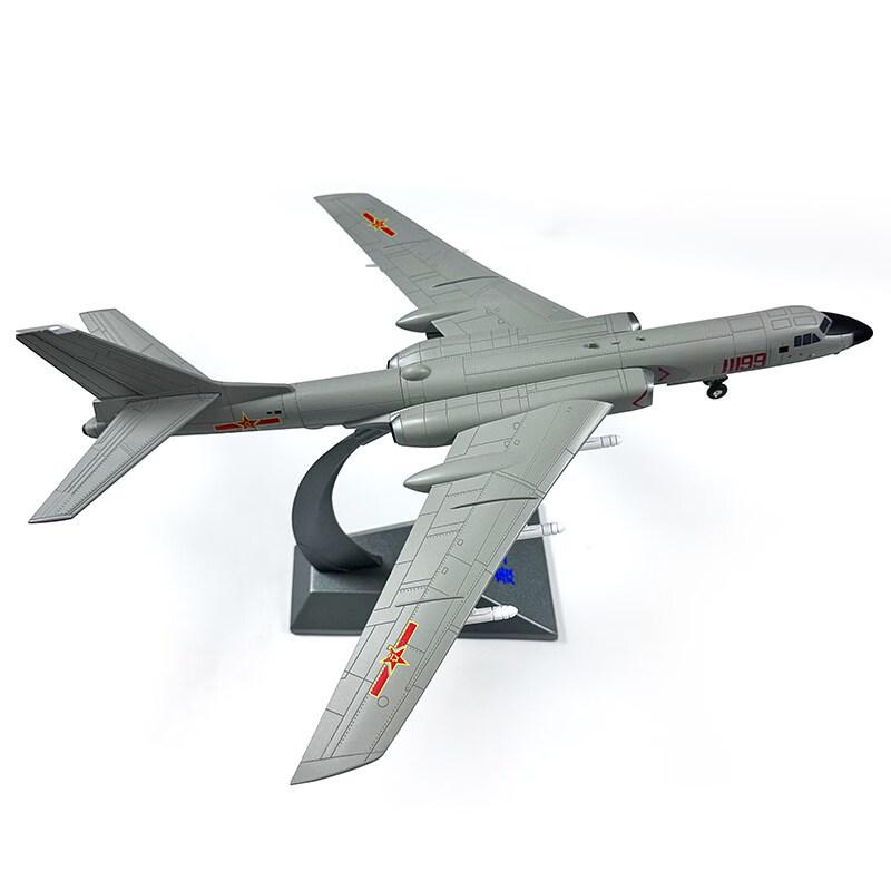 Модель самолета-бомбардировщика H-6K литая (1:Масштаб 1:144)