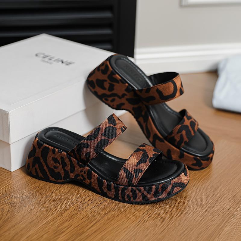 

Thick-soled muffin wedge slippers summer wear French temperament fashion versatile one-word open-toe high-heeled beach shoes 40 коричневый