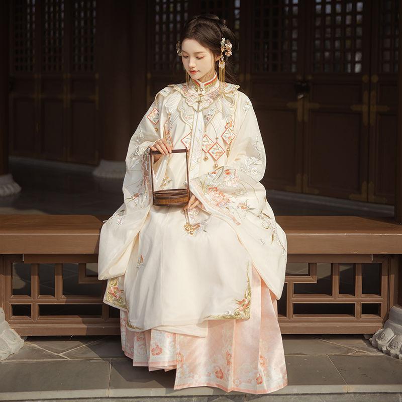 Flower ball crisp new product Ming-made horse dress heavy industry embroidery cloud shoulder stand-up collar autumn and winter cover