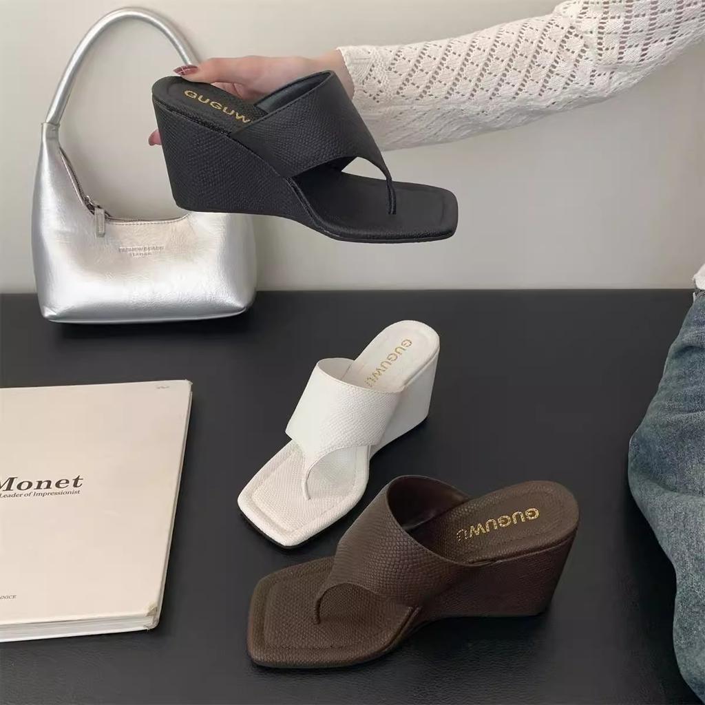 Spring and Autumn New Style Slimming Slope Heel Korean Version Bare Toe Flip Flops Cool Slippers Sandals Zapatos Mujer