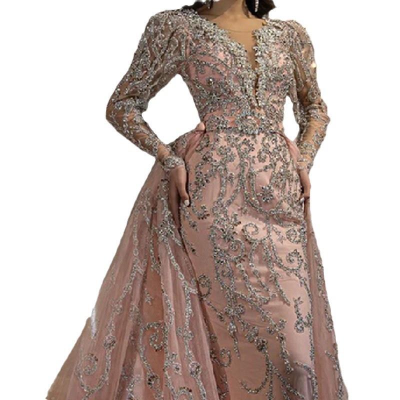 Elegante Abito da Sera Lungo Rosa in Pizzo a Manica Lunga con Scollo a V e Strascico Vita Alta Silhouette da Principessa Eventi Formali
