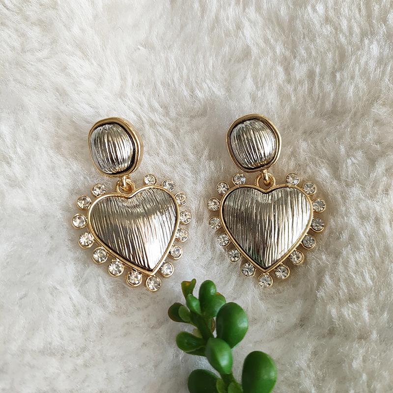 Korean Retro Heart Earrings with Inlaid Diamonds, Peach Heart Design, Silver Needle.