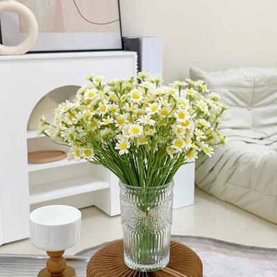 Mākslīgo kumelīšu ķekars Mākslīgās kumelīšu ziedi Atkārtoti lietojami viltoti kumelīšu ziedi vāzei Mājas kāzu dzimšanas dienas ballītes dekorēšanai