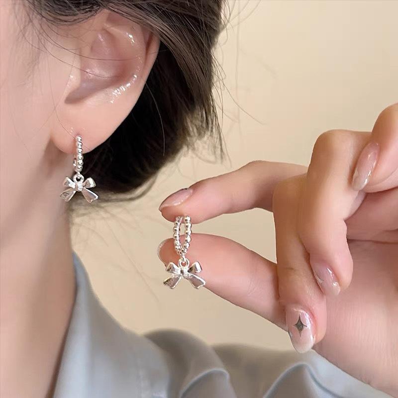 French Small Fragrant Style Pearl Stud Earrings Women's Light Luxury High-end Sense Retro Temperament Earrings Ear Jewelry