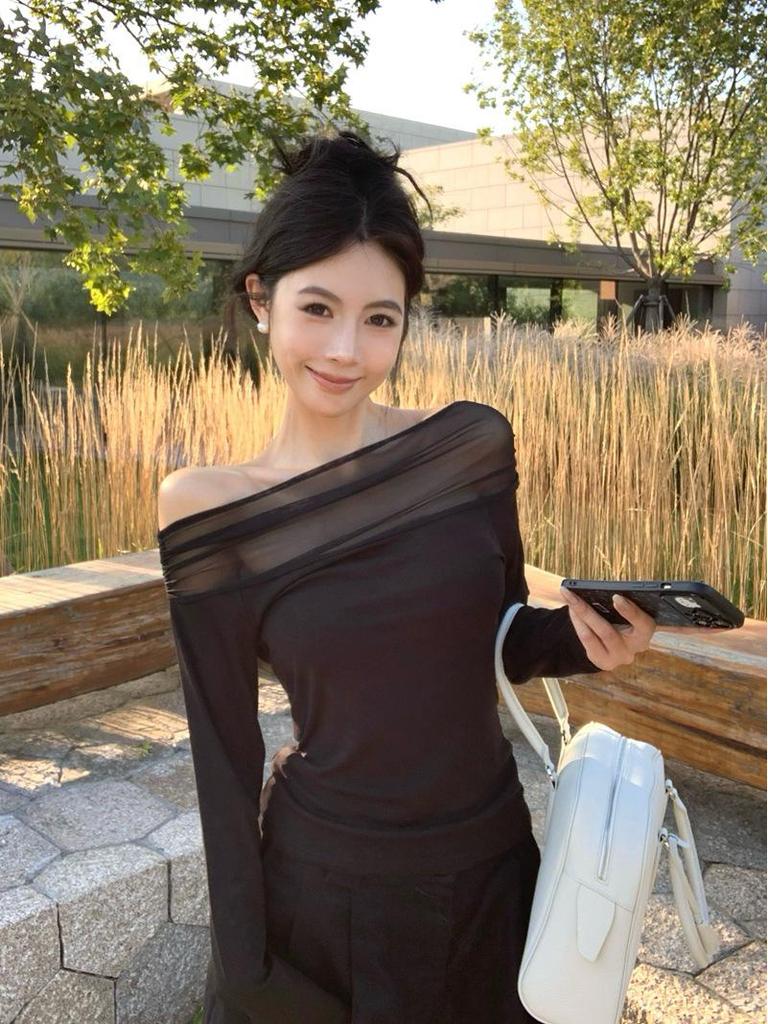 Mesh Black Patchwork One-Shoulder Long-Sleeve Crop Top