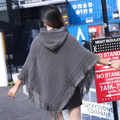 Mantella con cappuccio e nappa da donna 2023 - Taglie forti, tinta unita, vestibilità ampia