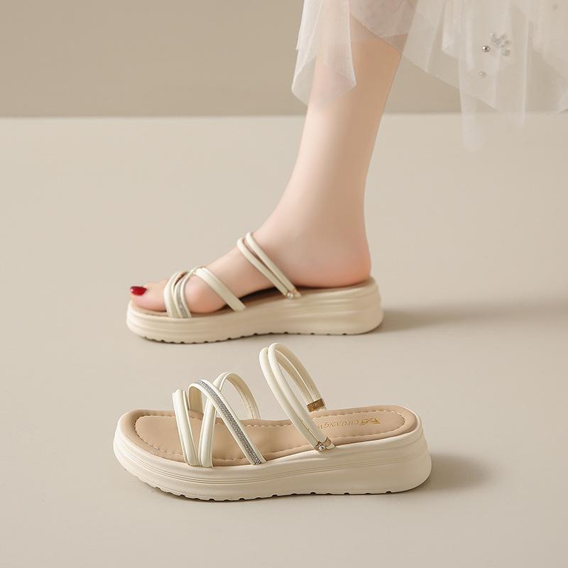 Two cool slippers, new summer fairy breeze flat bottom one-word Roman beach sandals