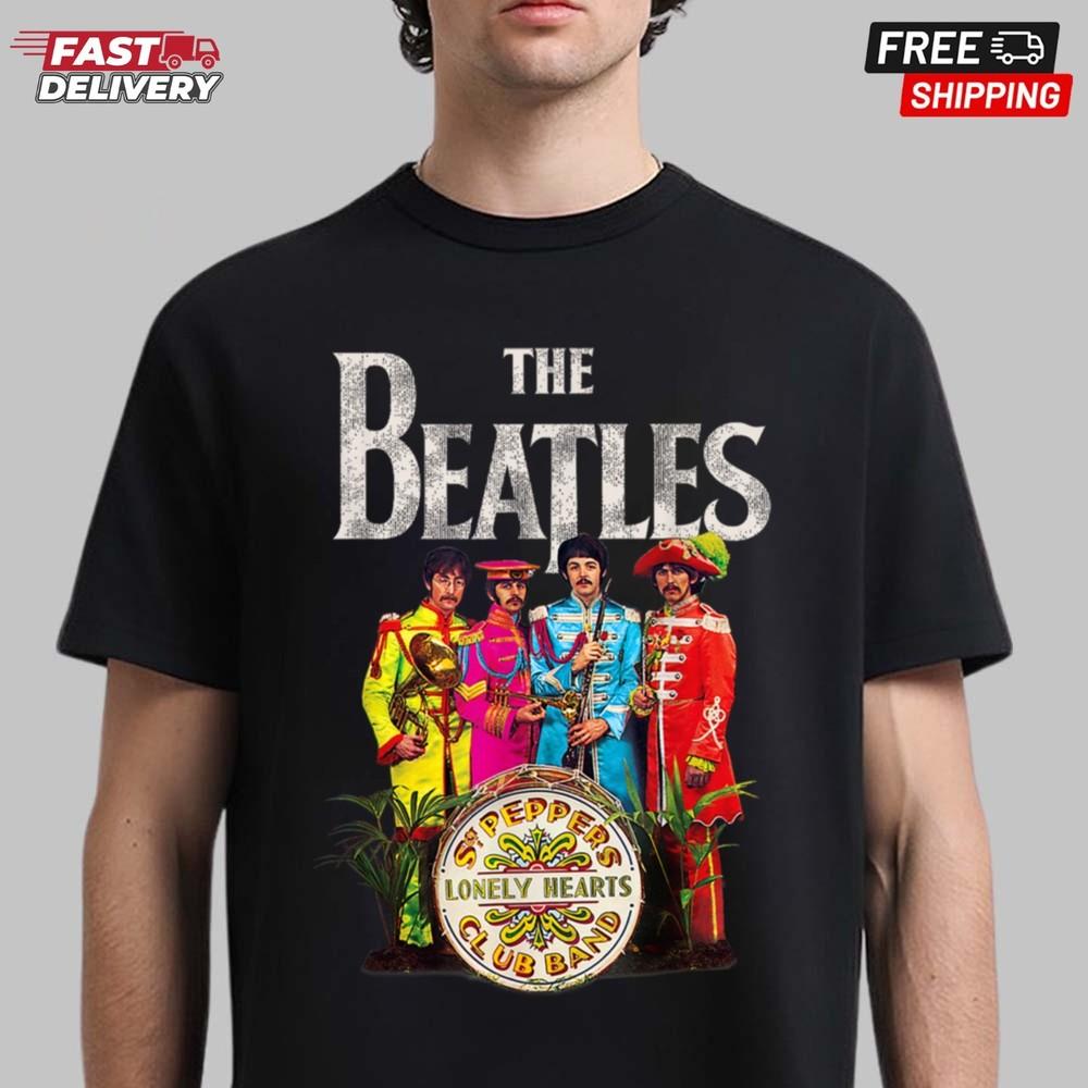 The Beatles Sgt. Pepper s Lonely Hearts Short Sleeve T-Shirt Unisex T-Shirt M