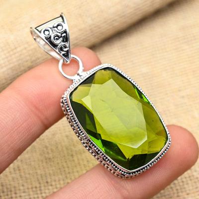 Meraviglioso ciondolo di gioielleria in argento sterling 925 fatto a mano con gemma di peridoto per donna