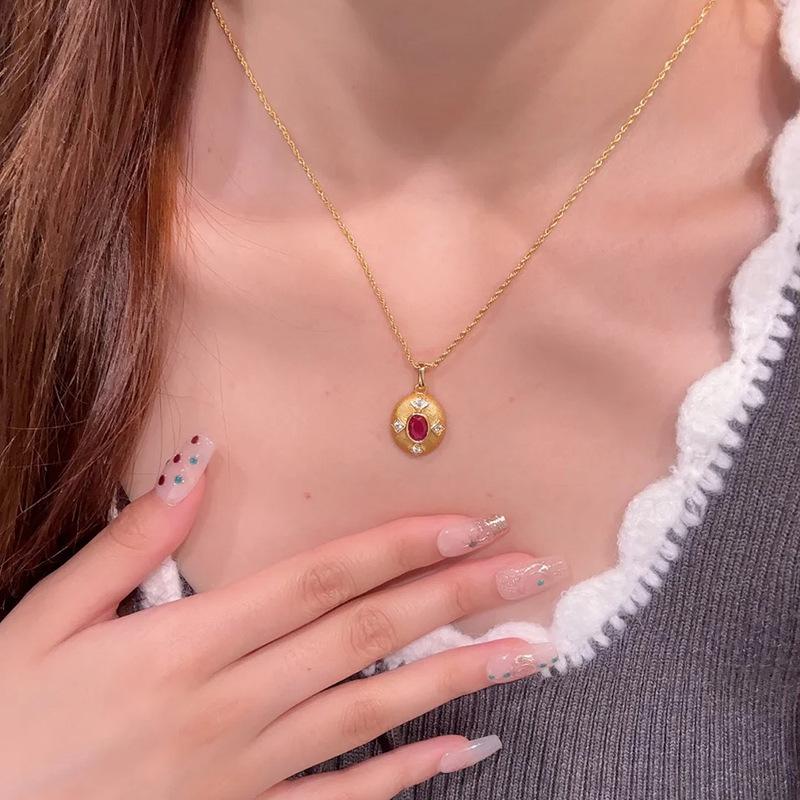 Classic Charm Trend Light Luxury Wire Drawing Ruby Collar Chain Design Inlay Diamonds Oval Necklace Fashion Red Pendant Jewelry