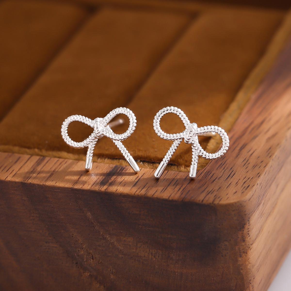 

Chic Hollow Bowknot Fresh Stud Earrings for Women
