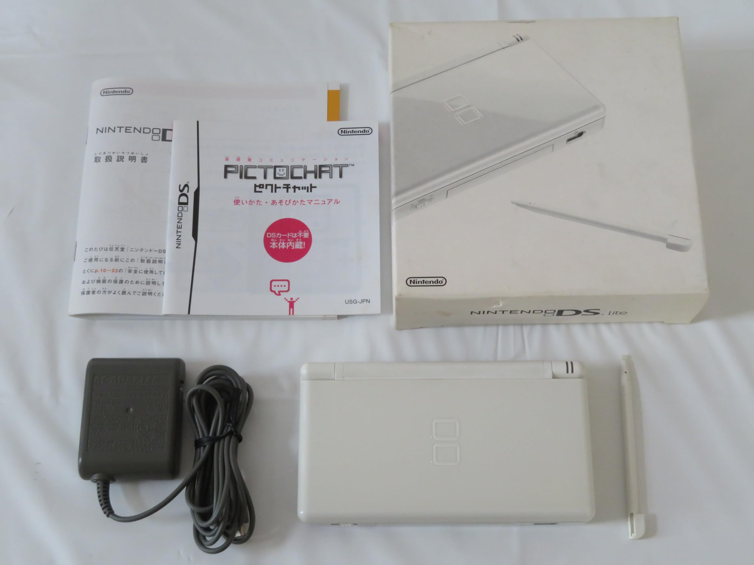 

Nintendo DS Lite Cristal White (Out of production)