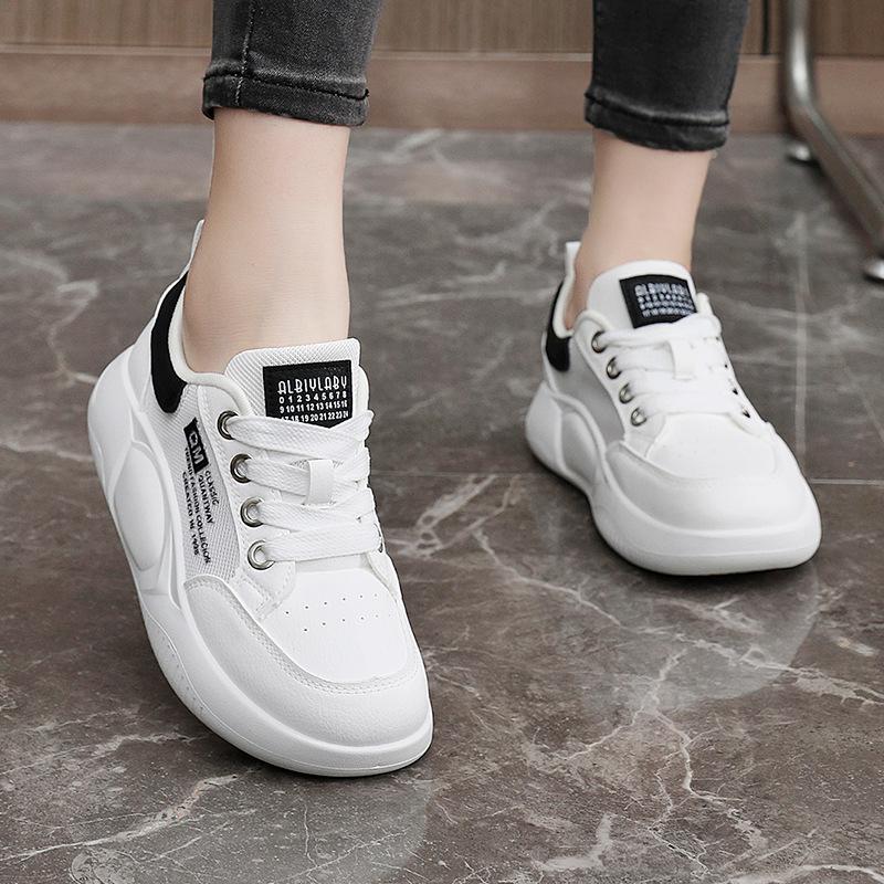 Xq5808 Hvite sko Dames Mesh Pumps Damesneaker Damesko Utstanset Pustende Meshsko Tykk Såle Høydeøkende