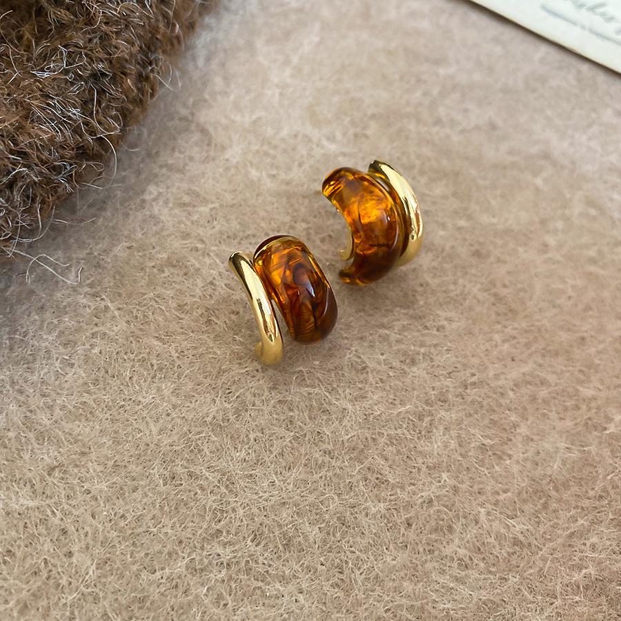 

Серьги-пусеты Maillard Silver Needle: Геометрические неровные серьги-пусеты из смолы для женщин