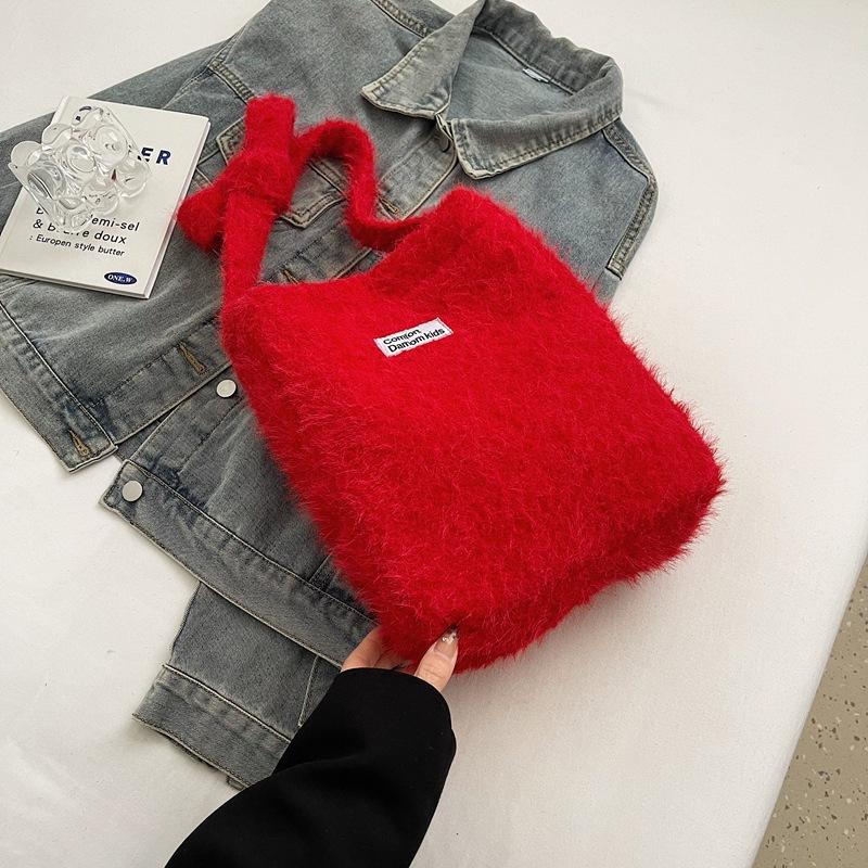 2025 New Fresh and Cute Armpit Bag Women's Plush Fashion Bucket Bag Large Capacity Casual Shoulder Crossbody Bag