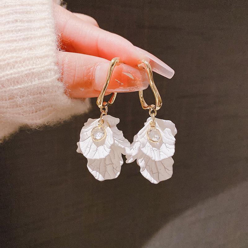 Simple Temperament White High-end Sense Light Luxury Atmospheric Petal Earrings Women's Versatile Silver Needle Earrings Personalized Earrings