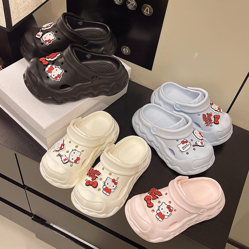 Im Sommer 2025 die neuen niedlichen Cartoon-Cool-Slipper, Plateauschuhe mit Löchern und rutschfeste Cool-Slipper für zu Hause.