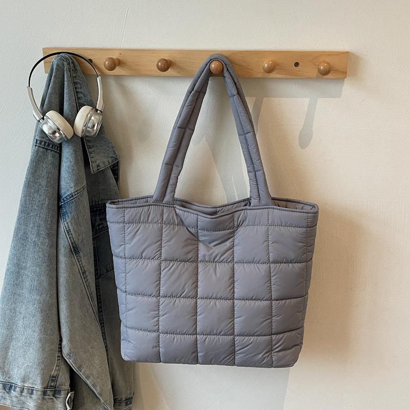 

New Winter Large Capacity Embroidered Cott Shoulder Bag Lightweight Simple Plaid Handle Bag Textured Casual Bag for Travel
