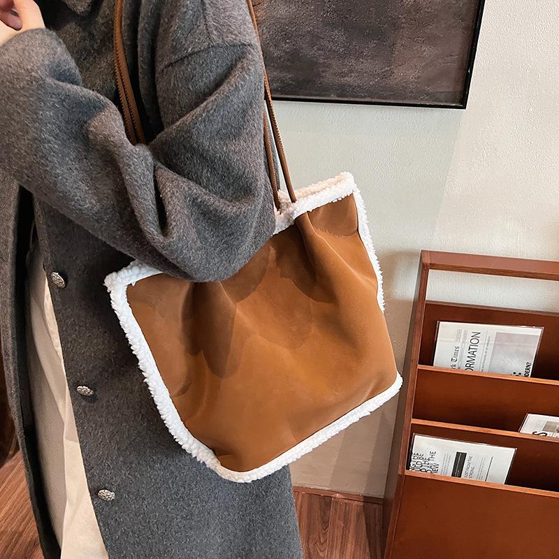 Commuter temperament Large capacity lamb wool retro vegetable basket New autumn and winter splicing plush shoulder underarm women's bag