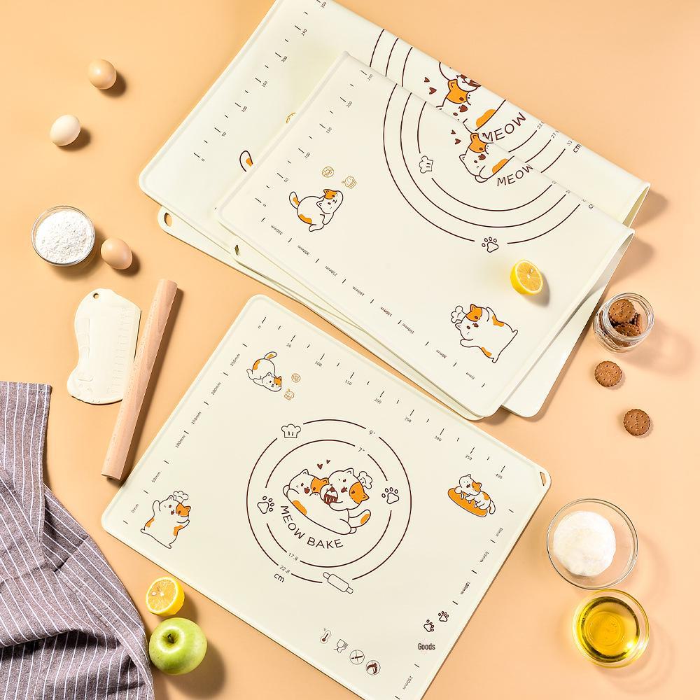 Silikonowa mata do ugniatania i pieczenia z powierzchnią antypoślizgową, jakości spożywczej, z wałkiem i skrobką