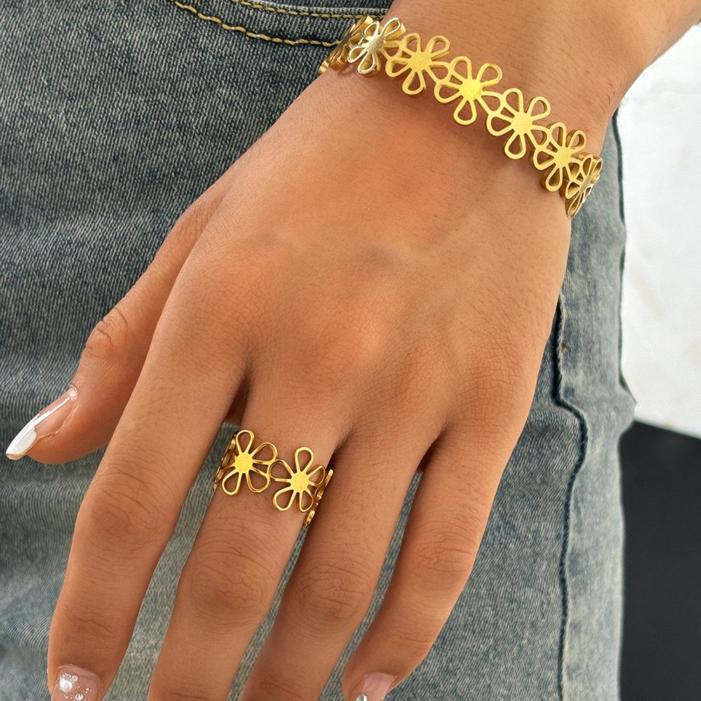 Stainless Steel Bracelet Rings Set Hollow Flowers Unusual Retro Bracelet Ring For Women Jewelry Non-fading High-quality Gift New