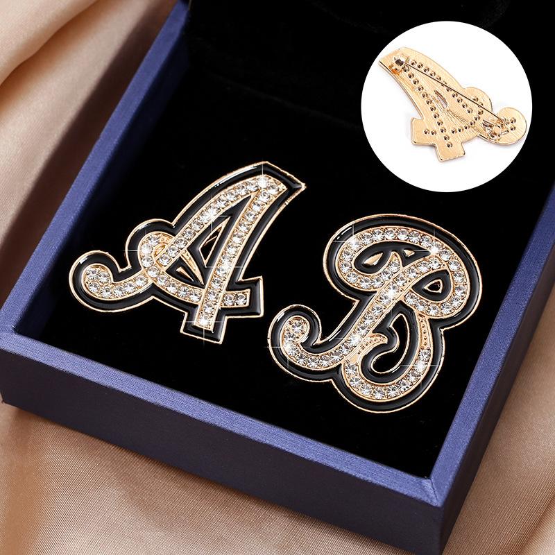 Fashion Women Rhinestone Brooch A-Z English Letter Metal Corsage Pins Crystal Alphabet Jewelry Shirt Clothes Accessories Gift