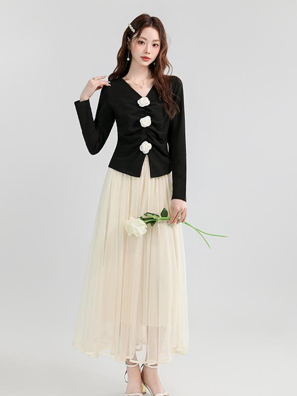 

Spring/Summer Elegant Pleated Floral Knit Top with Mesh Midi Skirt Set M
